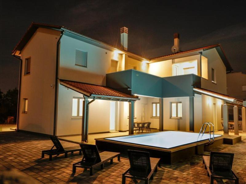 4 Stars Apartments-Pikula Fažana Eksteriør bilde