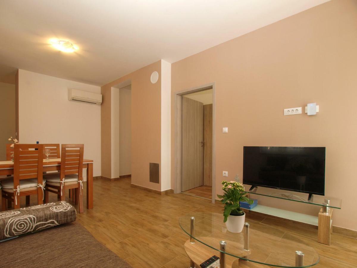 4 Stars Apartments-Pikula Fažana Eksteriør bilde