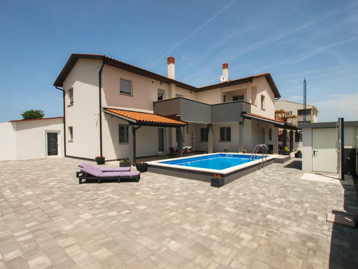 4 Stars Apartments-Pikula Fažana Eksteriør bilde