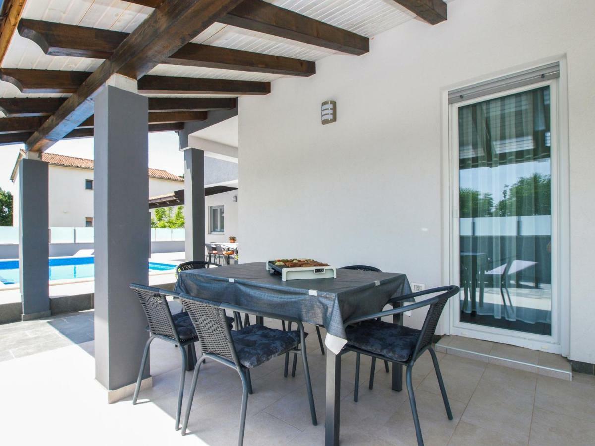 4 Stars Apartments-Pikula Fažana Eksteriør bilde