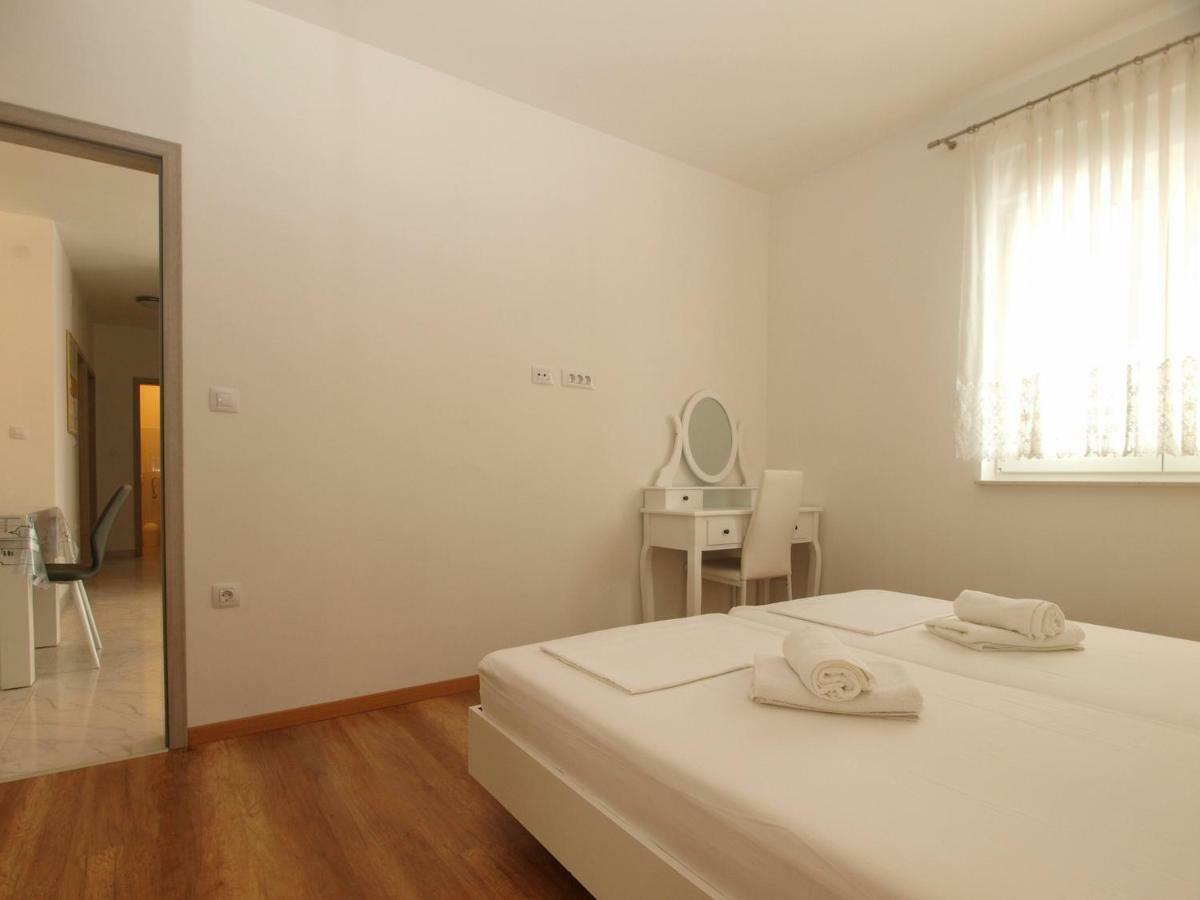 4 Stars Apartments-Pikula Fažana Eksteriør bilde