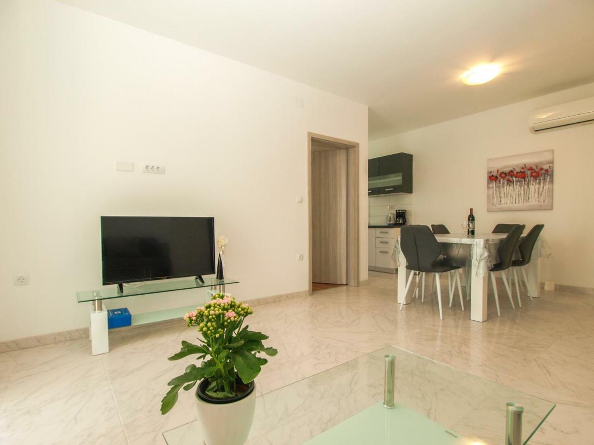 4 Stars Apartments-Pikula Fažana Eksteriør bilde